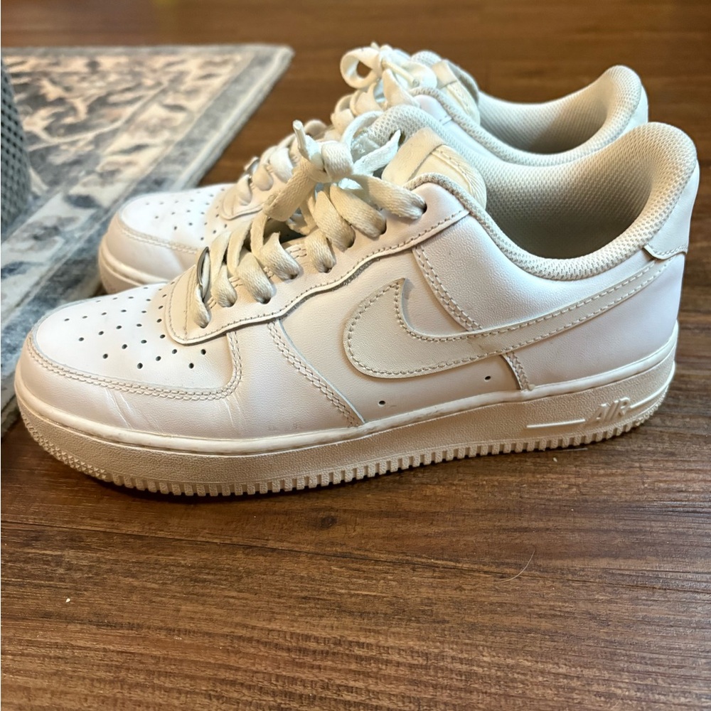 Nike White Low-Top Sneakers women’s size 9